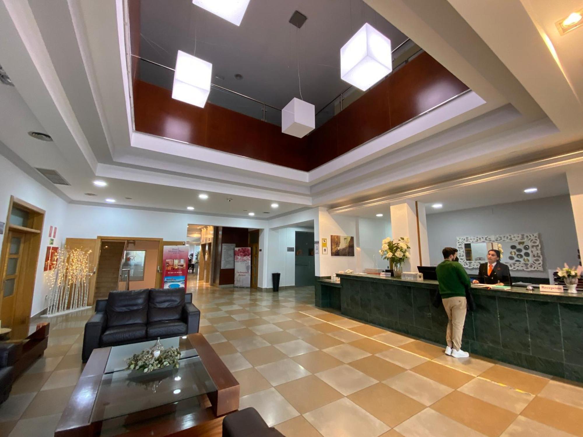 Hotel Montera Plaza Лос-Барріос Екстер'єр фото